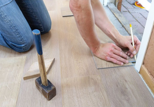 Hoeveel laminaat heb je nodig voor een kamer van 4 bij 5,5 meter met 8% snijverlies?