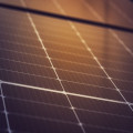 Zonnepanelen combineren met een rieten dak