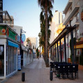 Cala Ratjada winkels: winkelstraten, zaterdagmarkt en wat je vooraf regelt