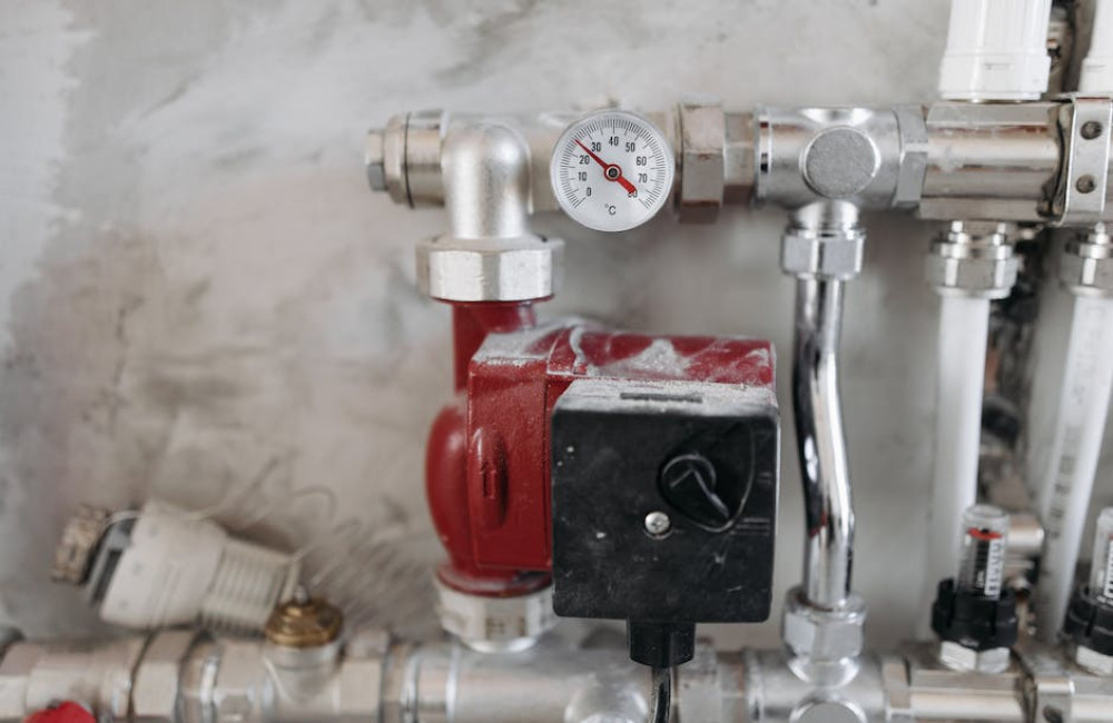 Welke afstand moet een warmtepomp buitenunit tot de erfgrens houden in 2026?